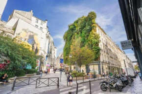 Tiny Suite 12 D Paris’s heart!